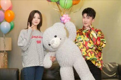 娱乐吃瓜背景图片,揭秘吃瓜群众的狂欢盛宴